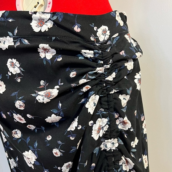 Black floral skirt sz S - Picture 5 of 9